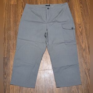 GAP Stretch Cargo Capri Pants Size 8 Grey Khaki Utility Cropped Trousers E82